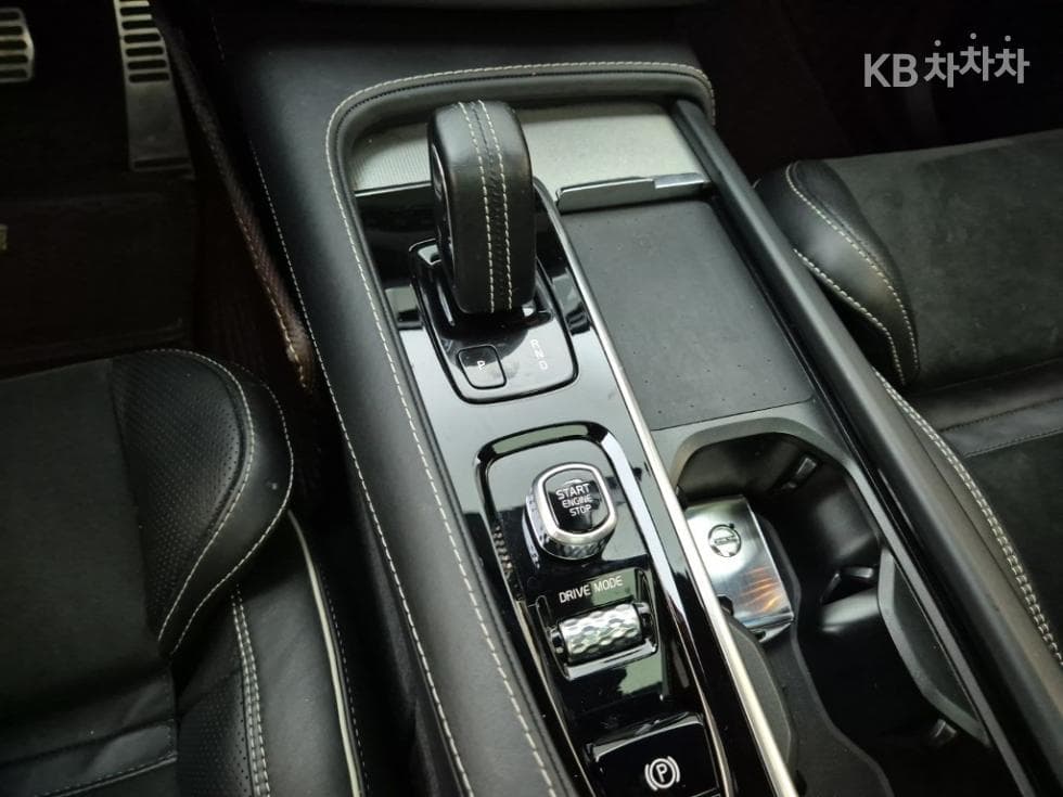 Volvo All New XC90PHEV T8 Standard - 8