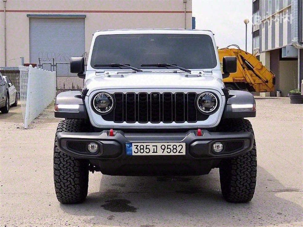 지프 랭글러 (JL) 2.0 루비콘 4도어 Стандартен - Image 1