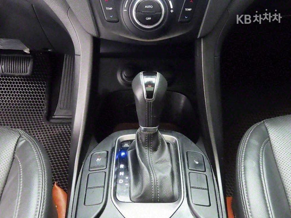 Хюндай Санта Фе DMХонда R-двигател 2.0 дизел 2WD PREMIUM Стандартен - 10