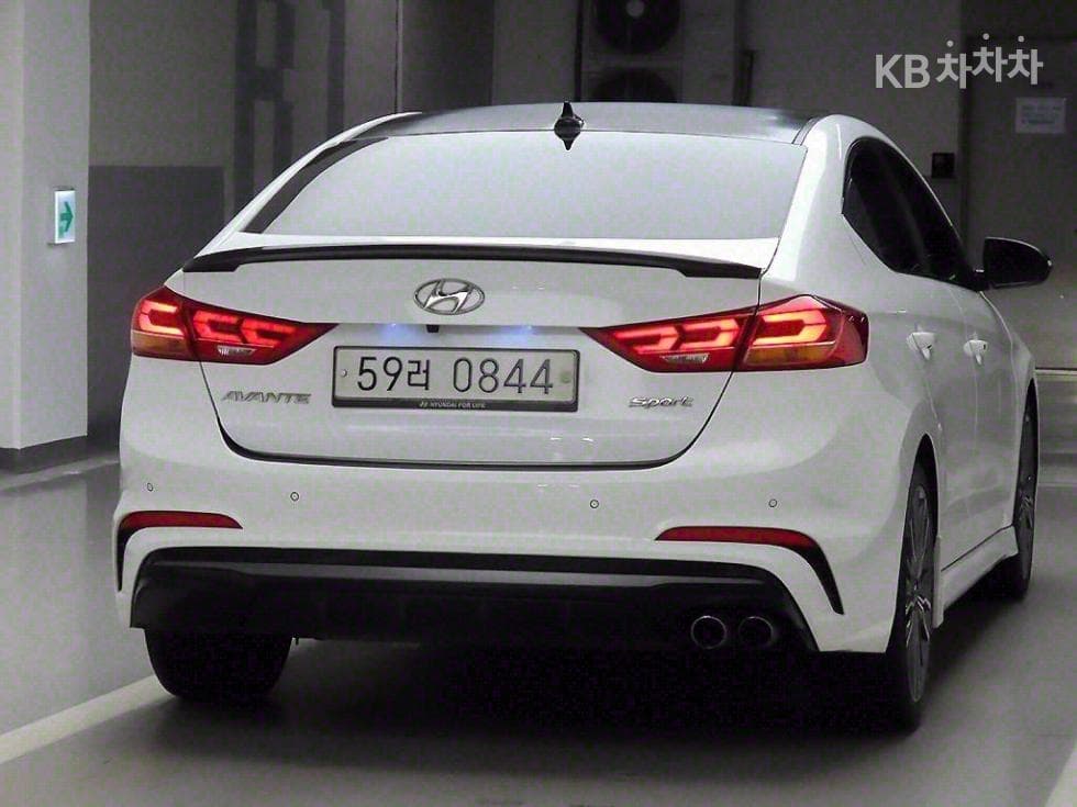 Hyundai AvanteAD 1.6 T-GDi Sport Original - Image 4