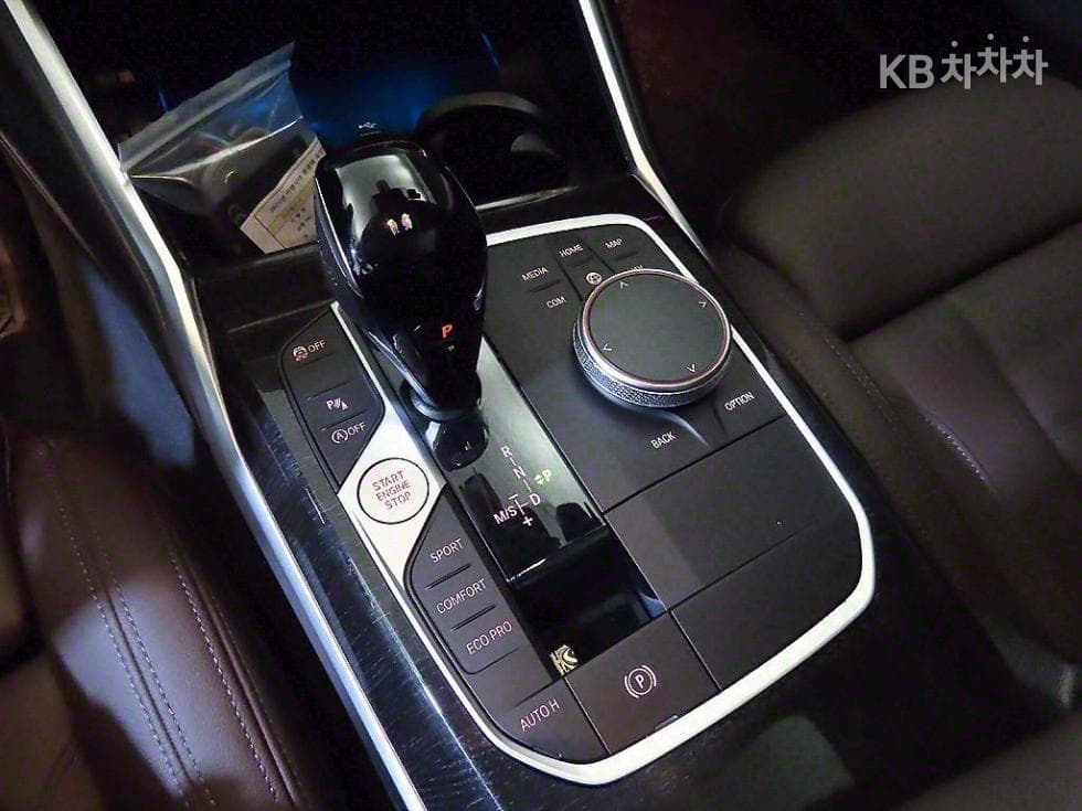 BMW 3 Series (G20)320i M Sport - 12