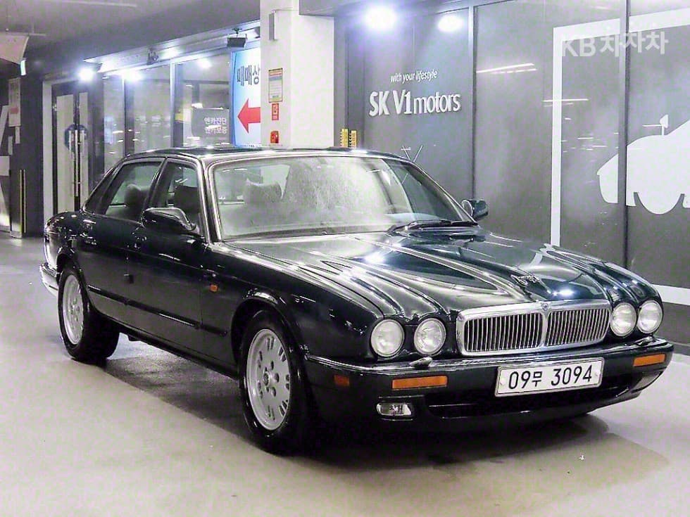 Jaguar XJ-6 3.2 - Image 1