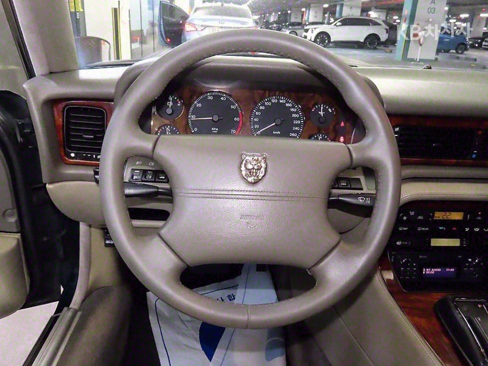 Jaguar XJ-63.2 - 9