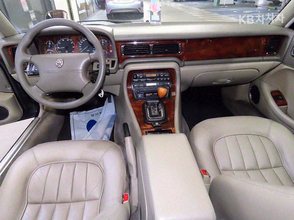 Jaguar XJ-63.2 - 8
