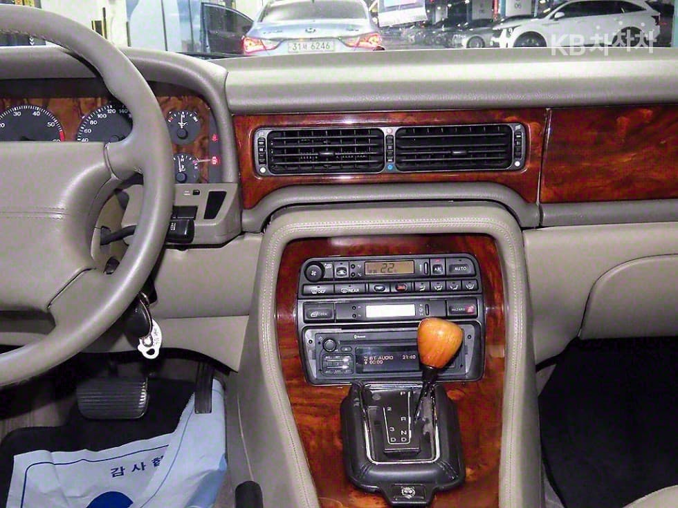 Jaguar XJ-63.2 - 12