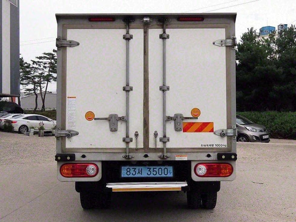 Hyundai Porter2 Electric Low FloorVehicles with Built-Ins - Image 4