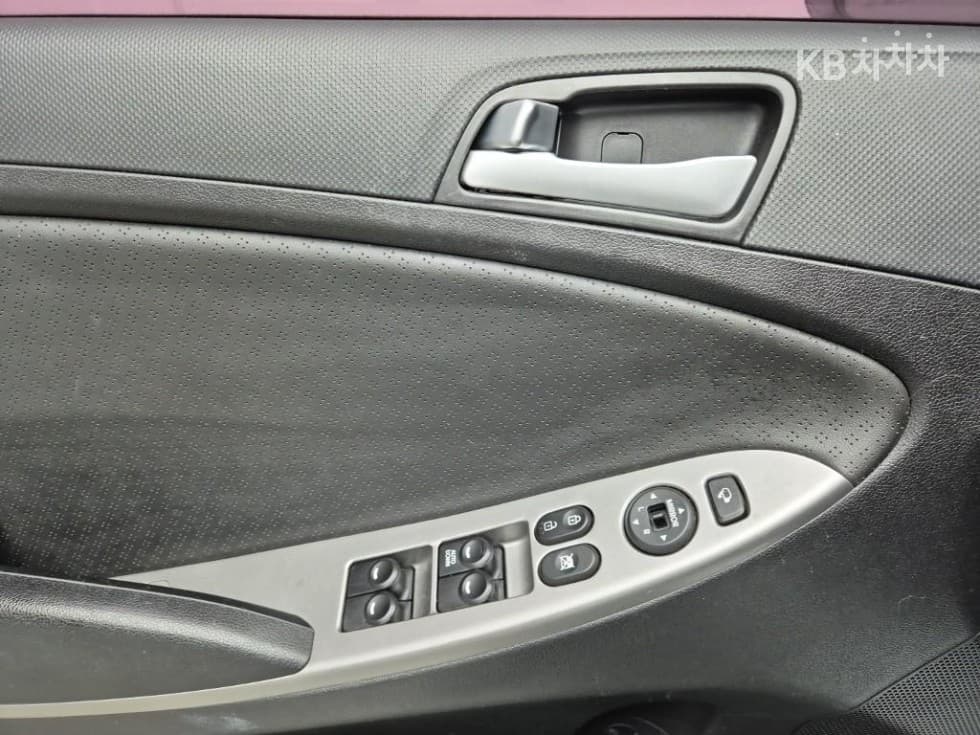 Hyundai Accent(신형)1.6 VGT Modern - 18