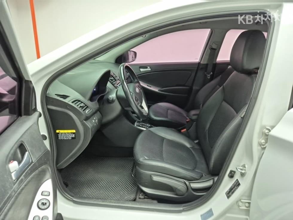 Hyundai Accent(신형)1.6 VGT Modern - 12
