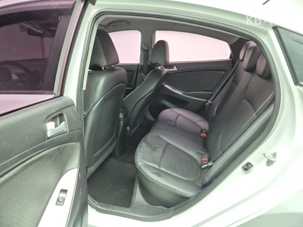Hyundai Accent(신형)1.6 VGT Modern - 13