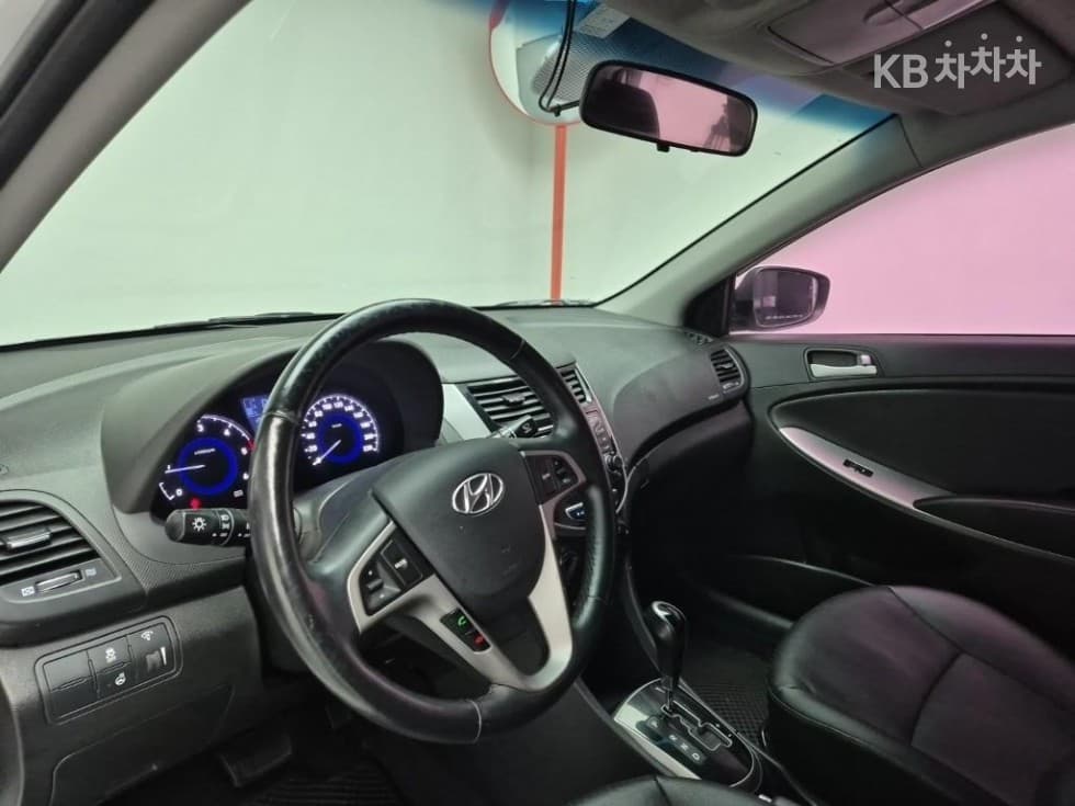 Hyundai Accent(신형)1.6 VGT Modern - 10