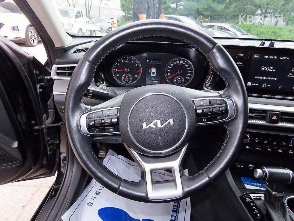 (387R6469)Kia K5 3rd Generation 2.0 LPI Standard Car Rental - 8