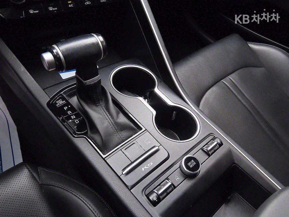 (387R6469)Kia K5 3rd Generation 2.0 LPI Standard Car Rental - 10