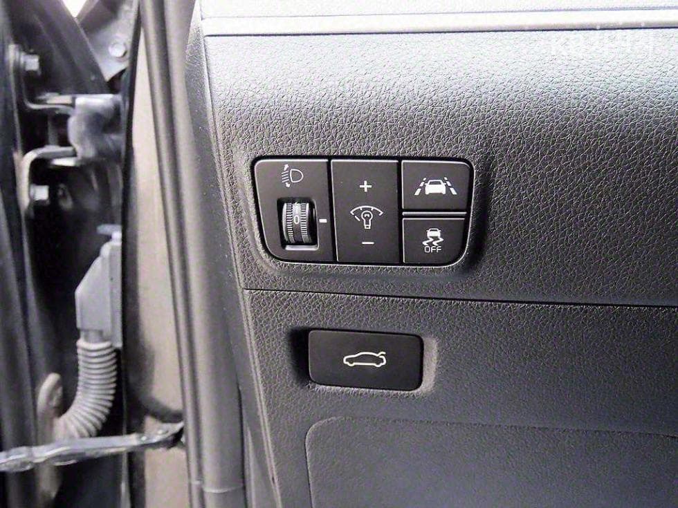 (387R6469)Kia K5 3rd Generation 2.0 LPI Standard Car Rental - 12