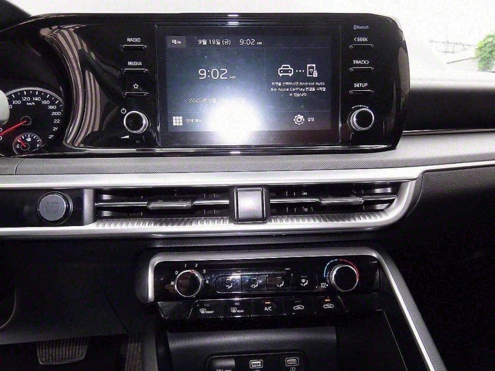 (387R6469)Kia K5 3rd Generation 2.0 LPI Standard Car Rental - 13