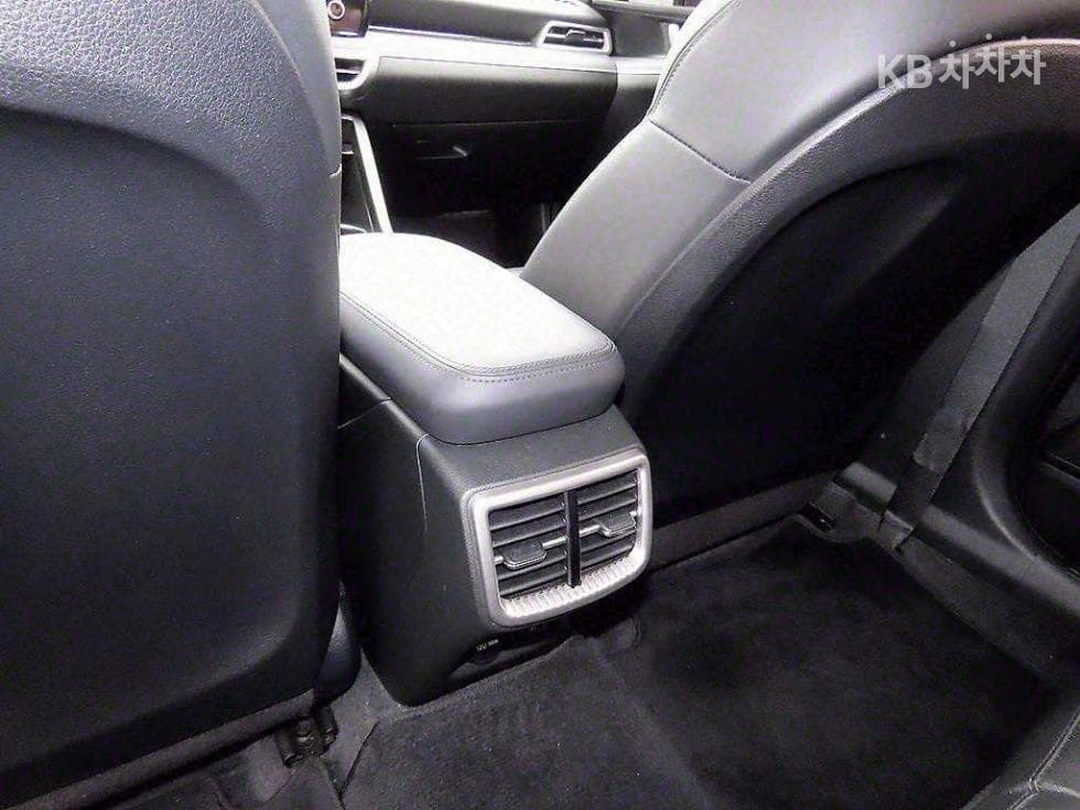 (387R6469)Kia K5 3rd Generation 2.0 LPI Standard Car Rental - 16