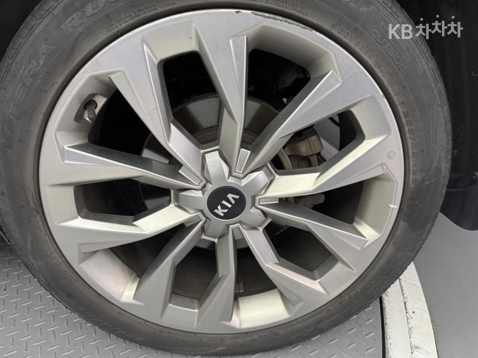 Киа Sorento 4-то поколение2.2 Дизел 2WD Signature - 19