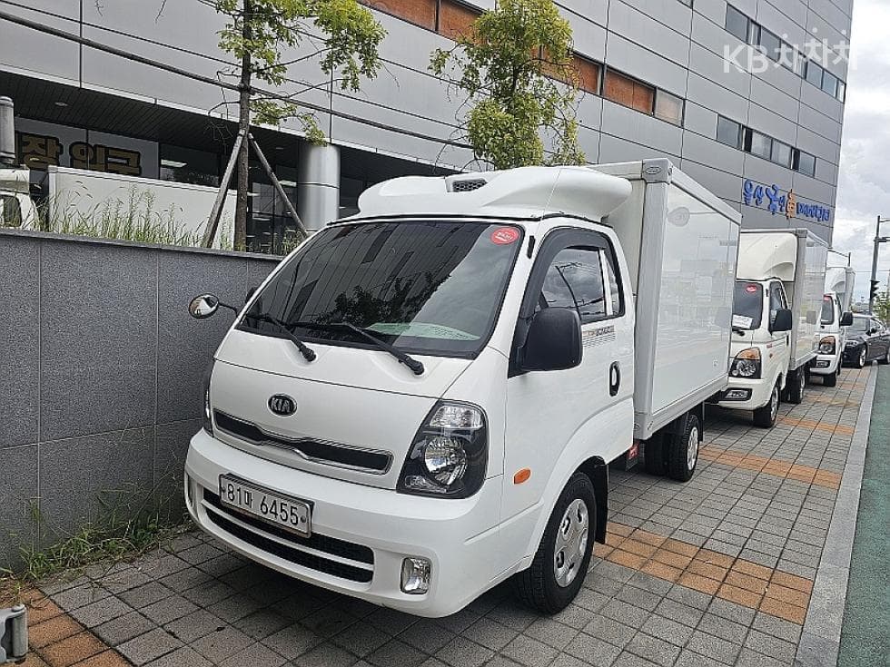 Киа Бонго 3 (лек) 1 тон 냉동Товарна надстройка차 Удължено междуосие 표준형 Королевска кабина Лукс - Image 1