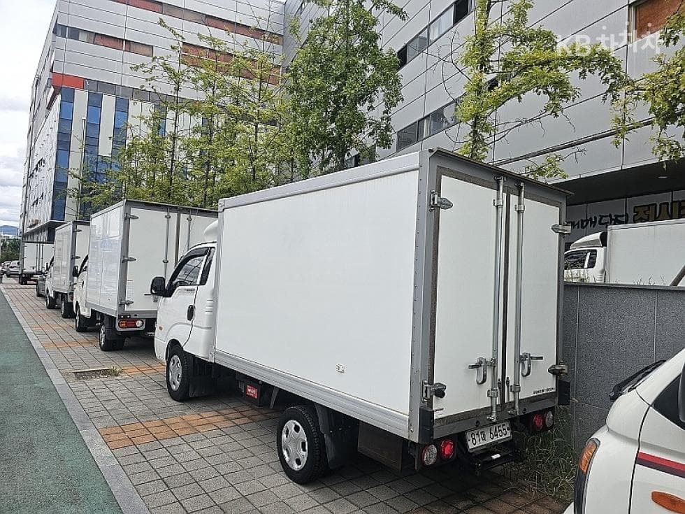 Киа Бонго 3 (лек)1 тон 냉동Товарна надстройка차 Удължено междуосие 표준형 Королевска кабина Лукс - 3