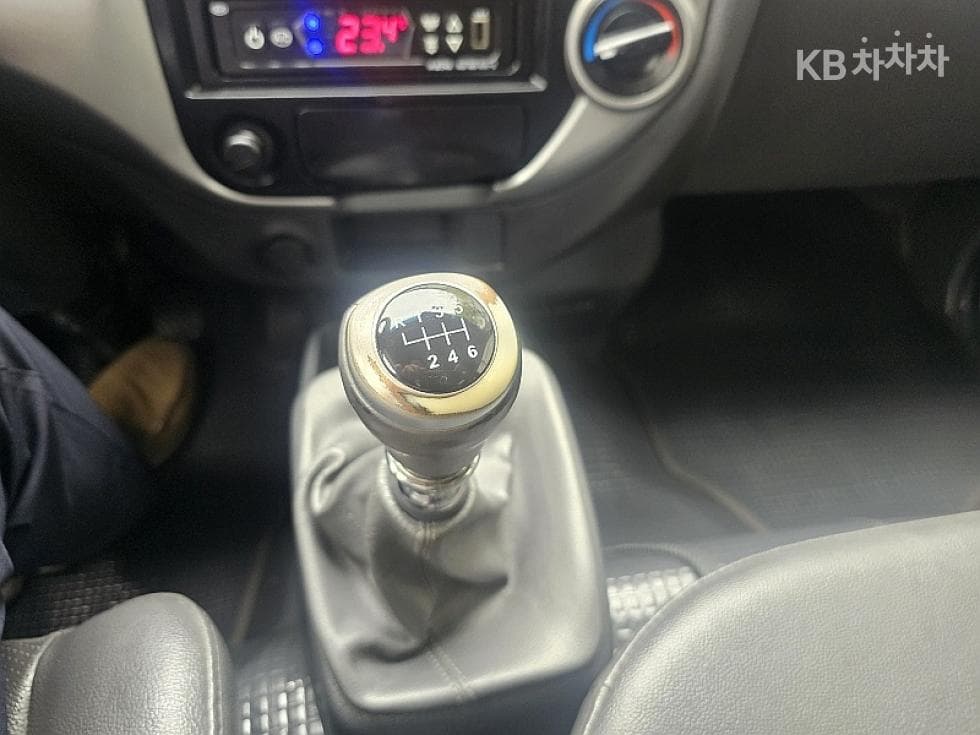 Киа Бонго 3 (лек)1 тон 냉동Товарна надстройка차 Удължено междуосие 표준형 Королевска кабина Лукс - 8