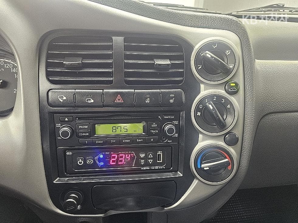 Киа Бонго 3 (лек)1 тон 냉동Товарна надстройка차 Удължено междуосие 표준형 Королевска кабина Лукс - 9