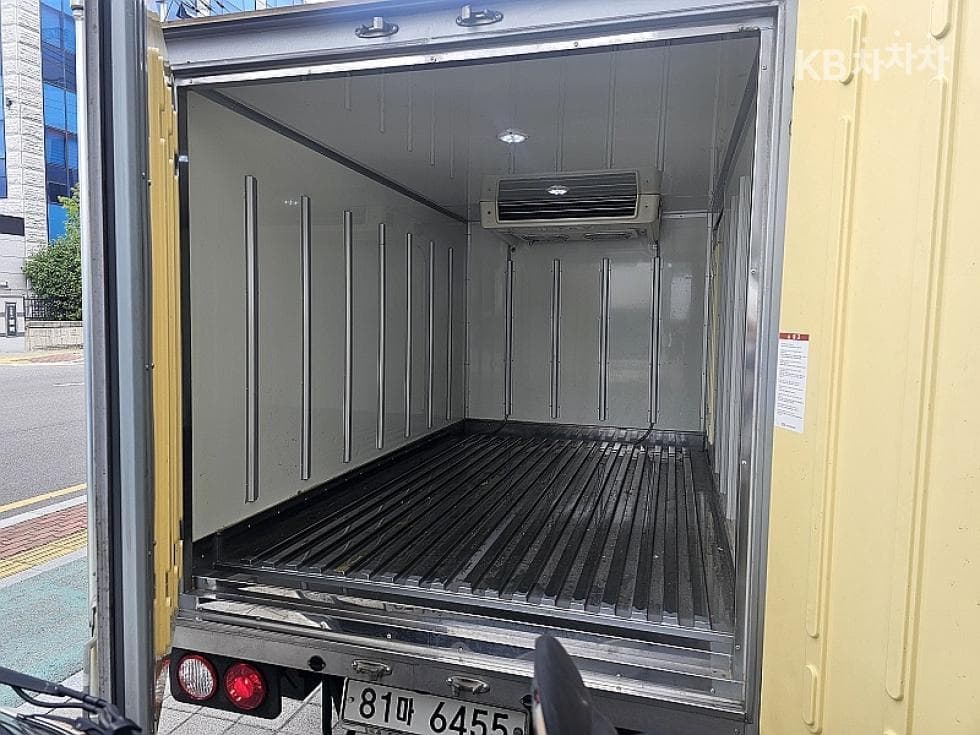 Киа Бонго 3 (лек)1 тон 냉동Товарна надстройка차 Удължено междуосие 표준형 Королевска кабина Лукс - 10