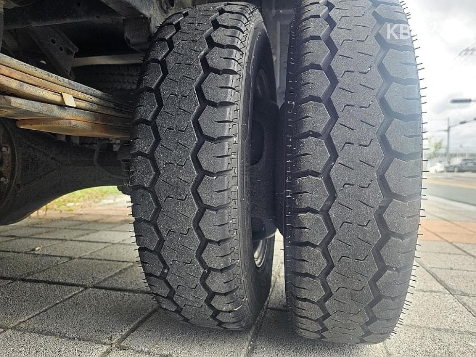 Киа Бонго 3 (лек)1 тон 냉동Товарна надстройка차 Удължено междуосие 표준형 Королевска кабина Лукс - 15