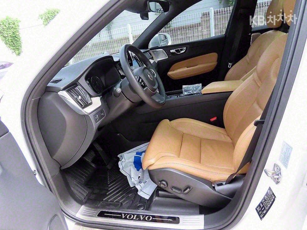 Volvo XC60T6 AWD 3.0 - 5