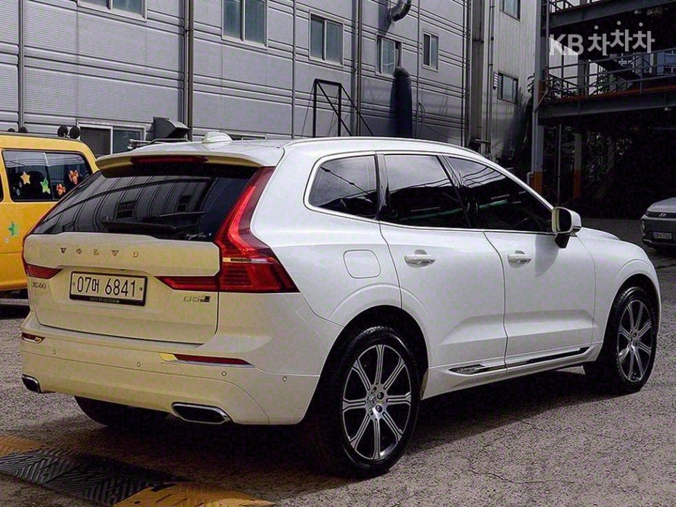 Volvo XC60 Второ поколениеD5 Inscription - 4