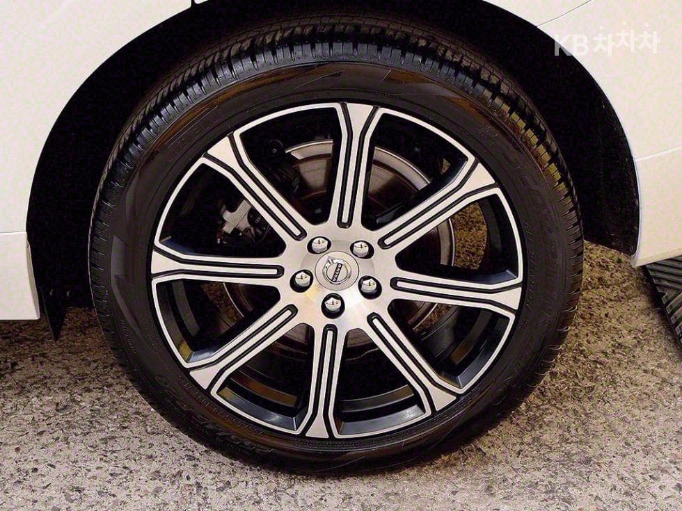 Volvo XC60 Второ поколениеD5 Inscription - 16