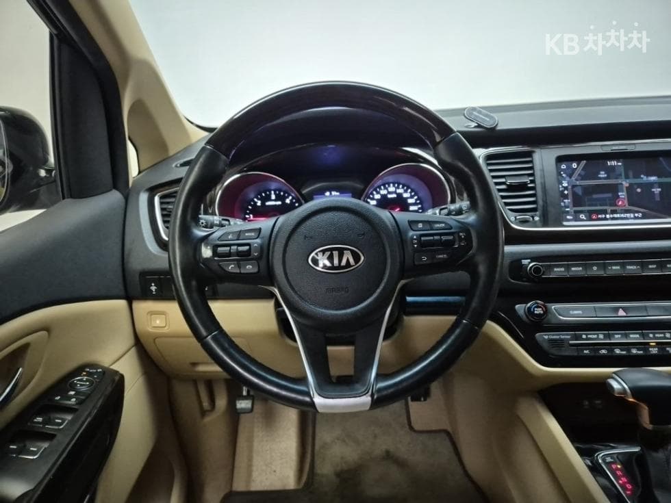 Киа The New (фейслифт) Канивал9-местен 2.2 Дизел Престиж - 9