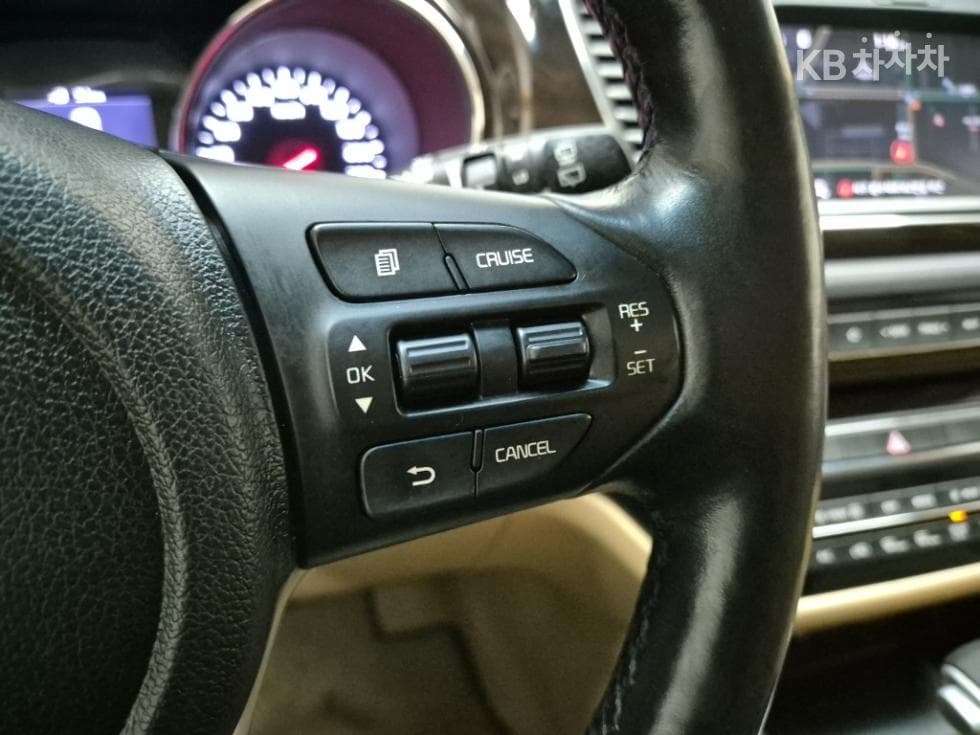 Киа The New (фейслифт) Канивал9-местен 2.2 Дизел Престиж - 15