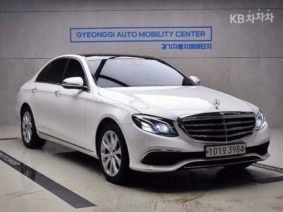 Mercedes-Benz E-Клас (W213) E220d Exclusive - Image 1