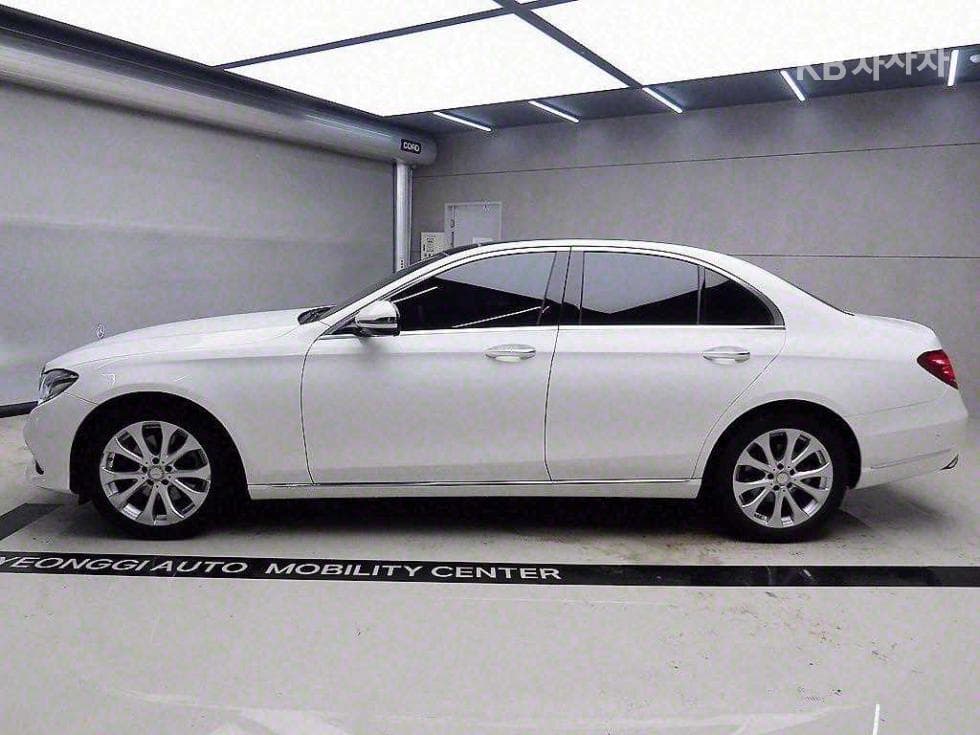 Mercedes-Benz E-Клас (W213)E220d Exclusive - 4