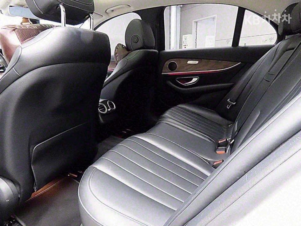 Mercedes-Benz E-Клас (W213)E220d Exclusive - 6