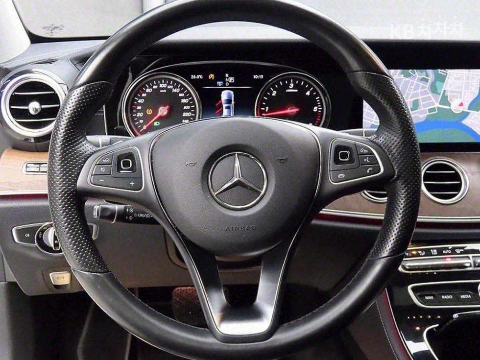 Mercedes-Benz E-Клас (W213)E220d Exclusive - 9