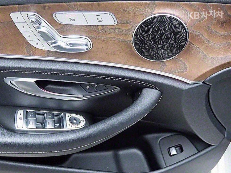 Mercedes-Benz E-Клас (W213)E220d Exclusive - 11