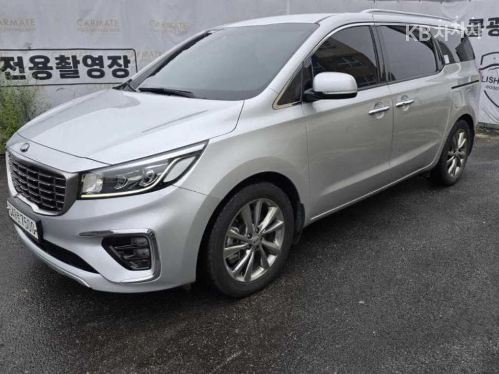 Киа The New (фейслифт) Канивал 9-местен 2.2 Дизел Noblesse - Image 1