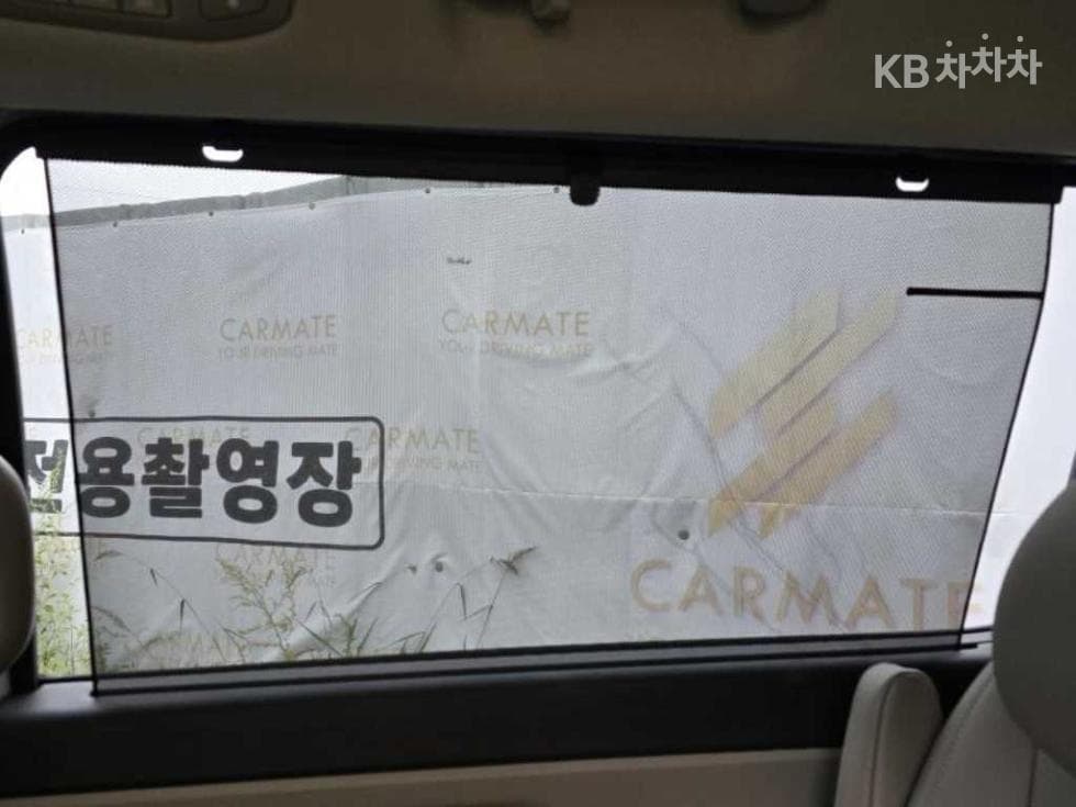 Киа The New (фейслифт) Канивал9-местен 2.2 Дизел Noblesse - 7