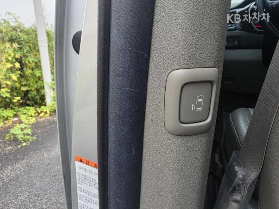 Киа The New (фейслифт) Канивал9-местен 2.2 Дизел Noblesse - 8