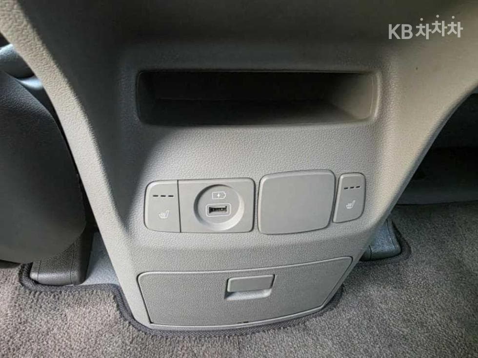 Киа The New (фейслифт) Канивал9-местен 2.2 Дизел Noblesse - 9