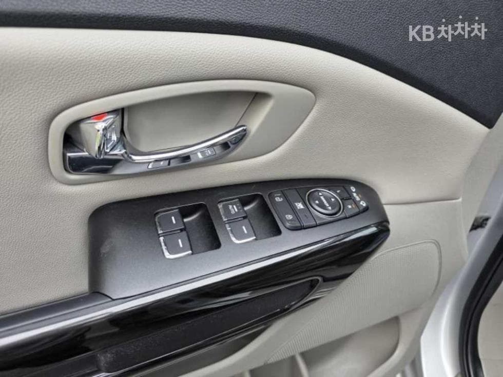 Киа The New (фейслифт) Канивал9-местен 2.2 Дизел Noblesse - 13