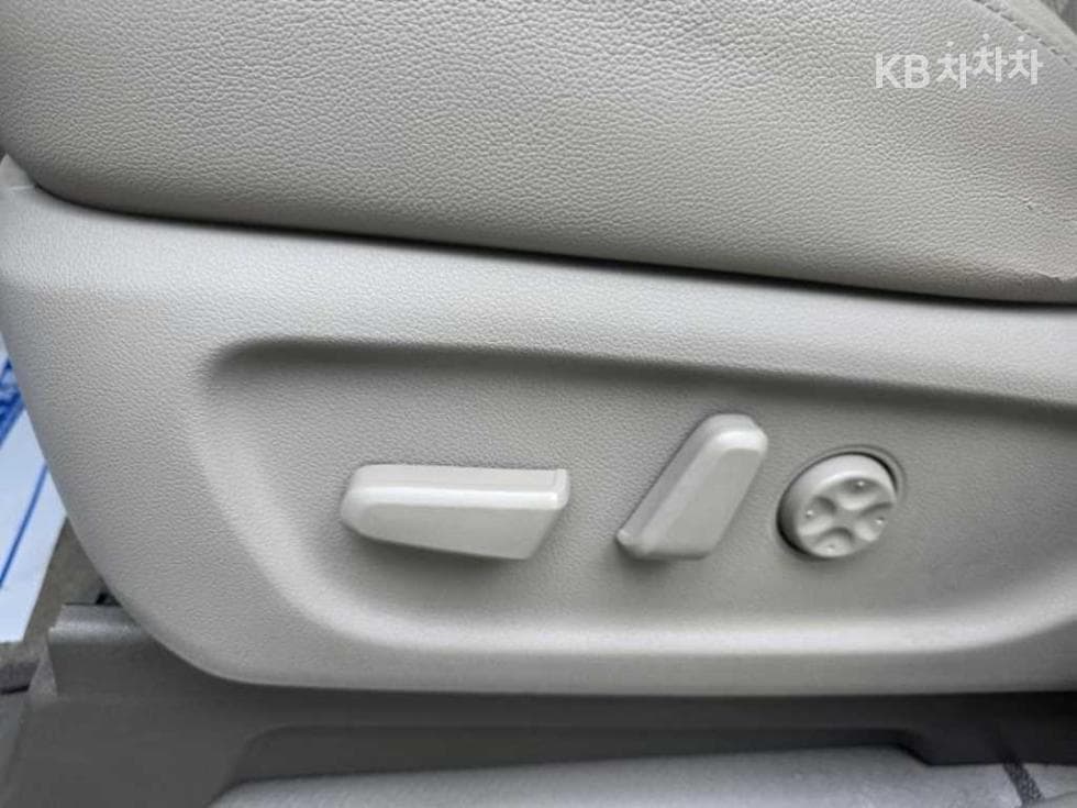 Киа The New (фейслифт) Канивал9-местен 2.2 Дизел Noblesse - 14