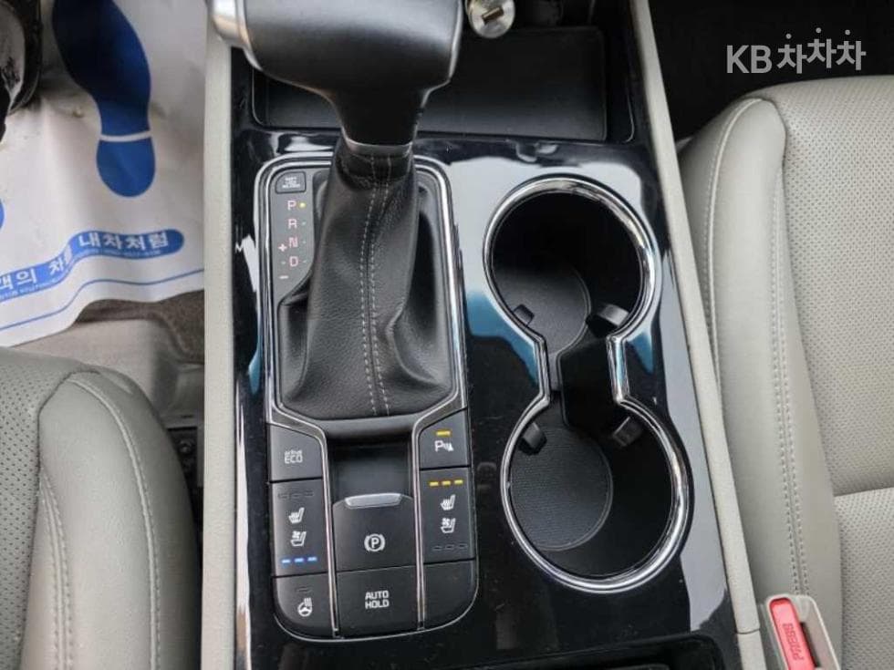 Киа The New (фейслифт) Канивал9-местен 2.2 Дизел Noblesse - 17