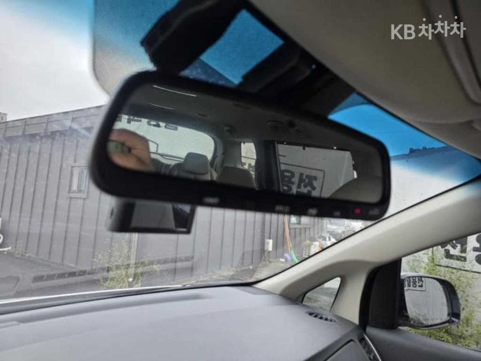 Киа The New (фейслифт) Канивал9-местен 2.2 Дизел Noblesse - 20