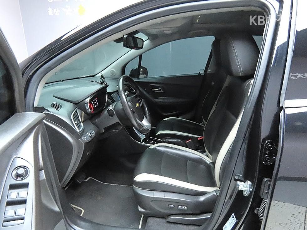 Джи Ем Корея The New (фейслифт) Trax1.6 Дизел 퍼펙트블랙 - 10