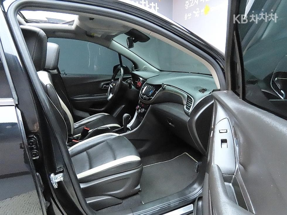 Джи Ем Корея The New (фейслифт) Trax1.6 Дизел 퍼펙트블랙 - 11