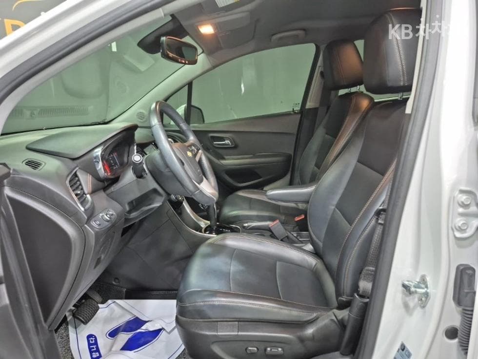 Джи Ем Корея The New (фейслифт) Trax1.6 Дизел 퍼펙트블랙 - 9