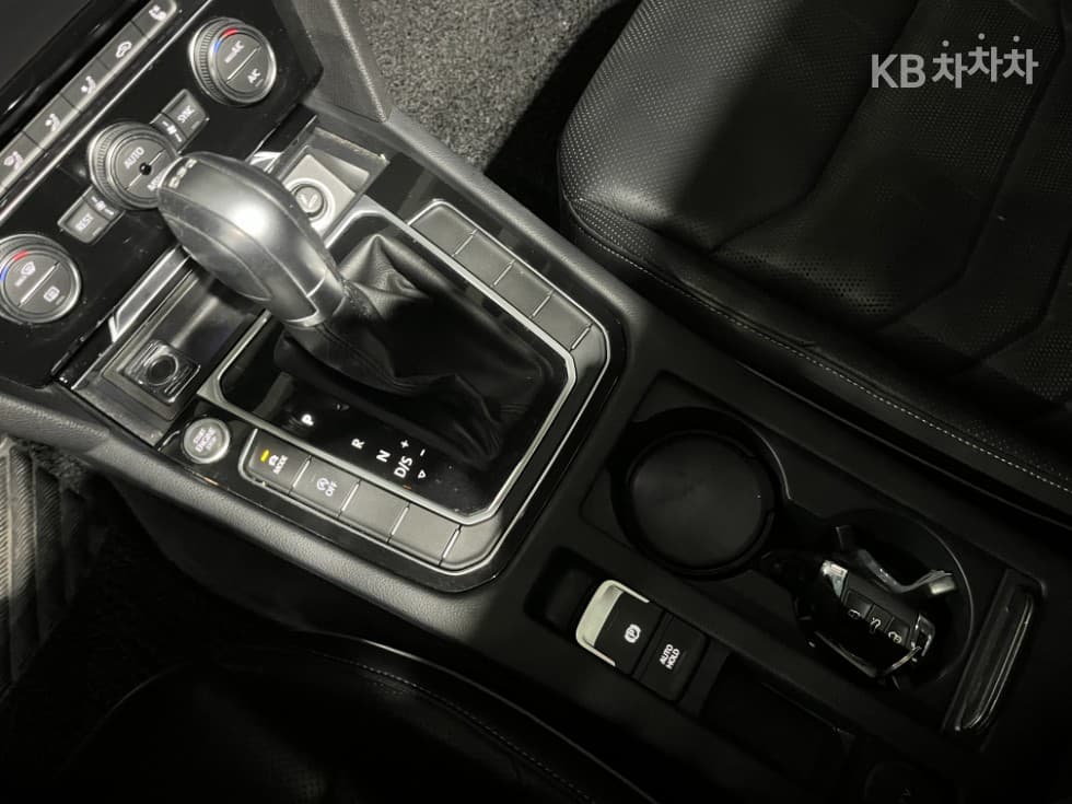 Volkswagen Arteon2.0 Турбо Дизел Инжекция Elegance Prestige - 19