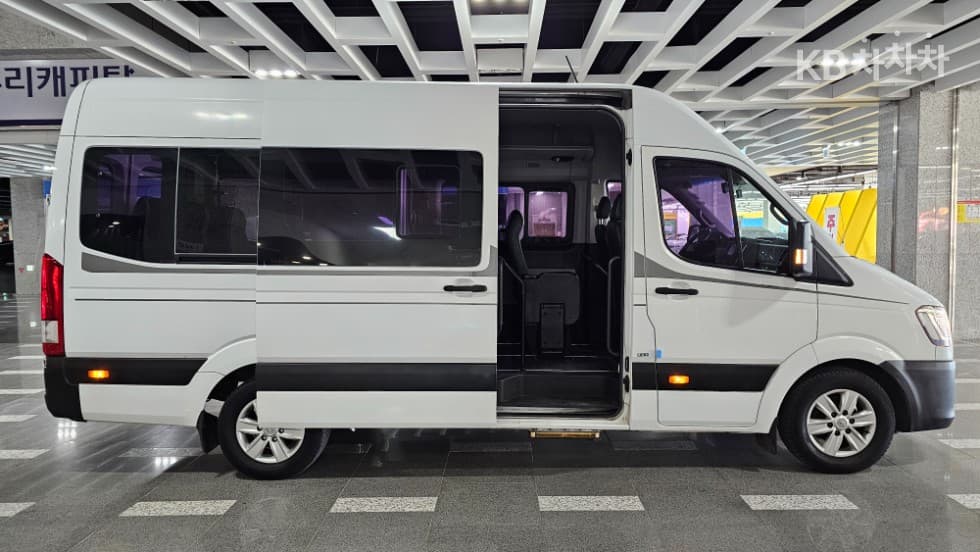 Хюндай Солати (Микробус)2.5 Дизел 15-местен Лукс - 9