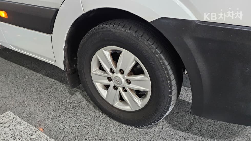 Хюндай Солати (Микробус)2.5 Дизел 15-местен Лукс - 13